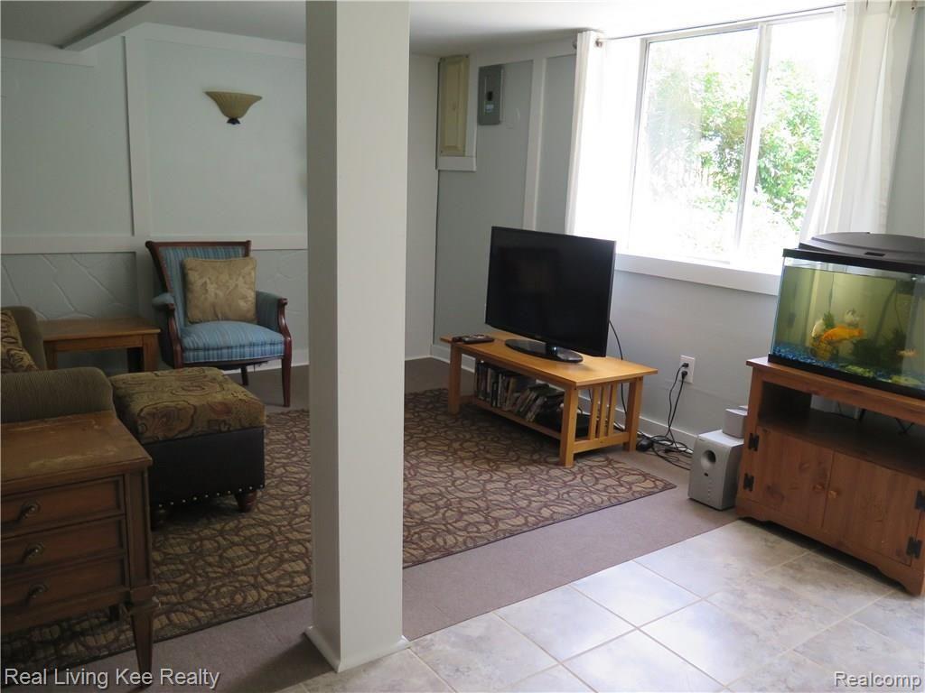 2195 Wayward Drive Rochester, MI 48309 - Photo 21 of 32 IMG_1845.JPG