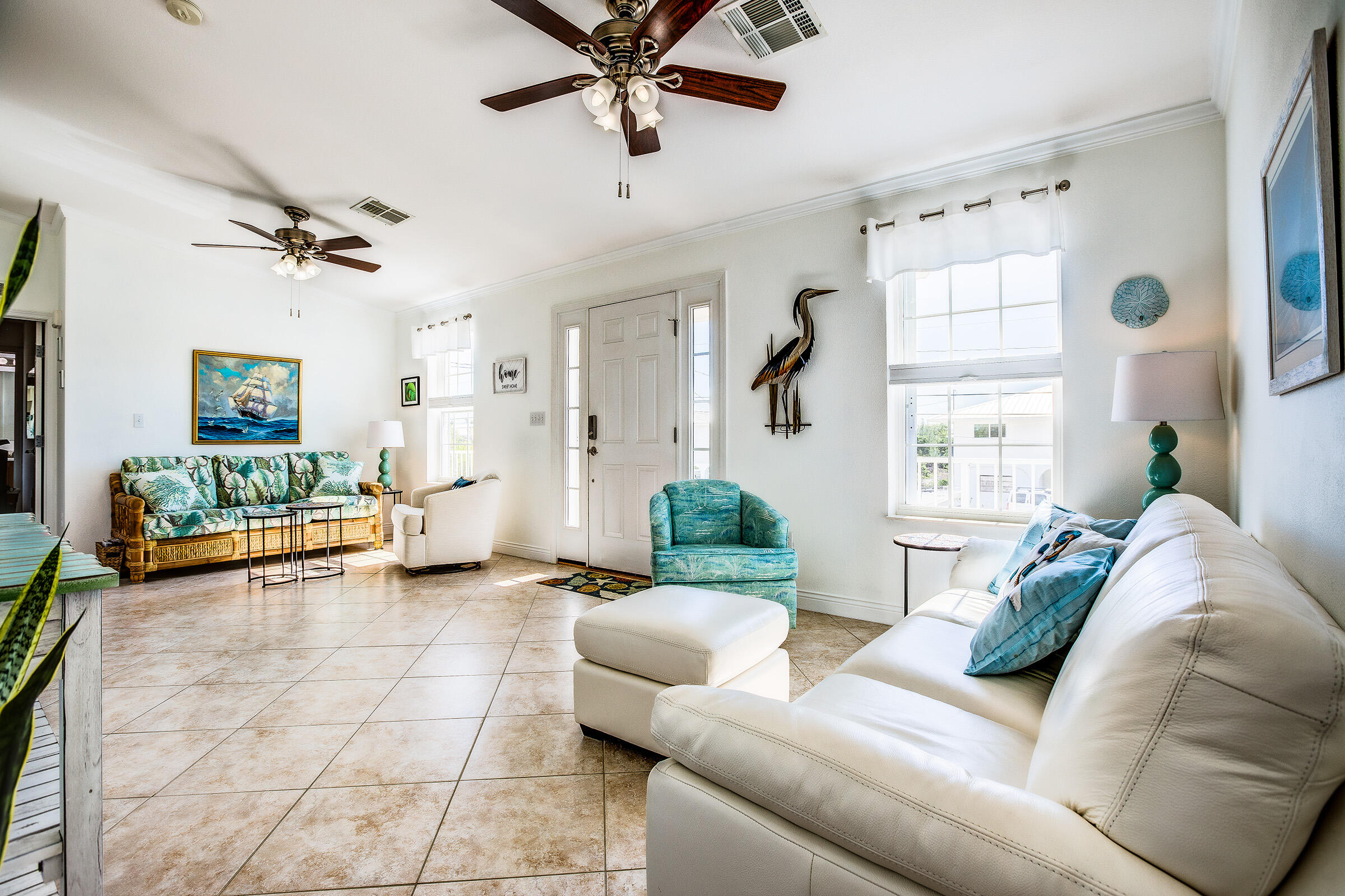 29479 Ranger Avenue Big Pine Key, FL 33043 - Photo 9 of 45 LIving Room