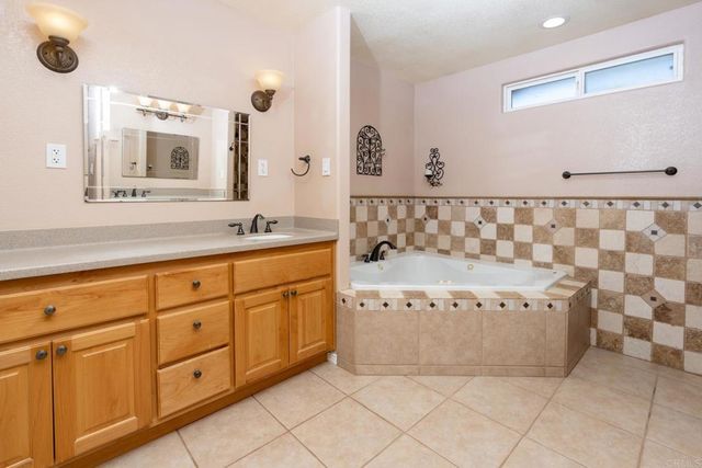 $1,250,000 | 8364 Lake Ashwood Avenue, San Diego, CA 92119