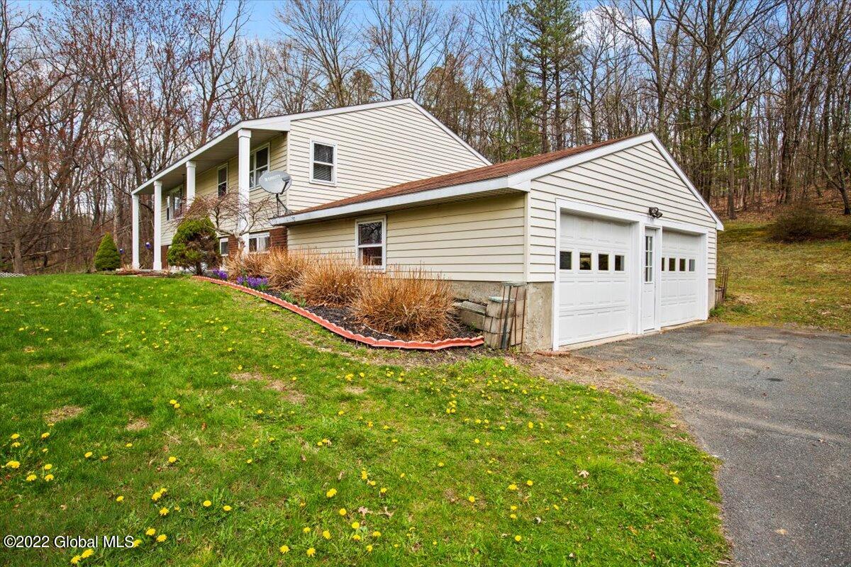 250 Beaver Road Schodack, NY 12123 - Photo 4 of 36 Spacious Home!