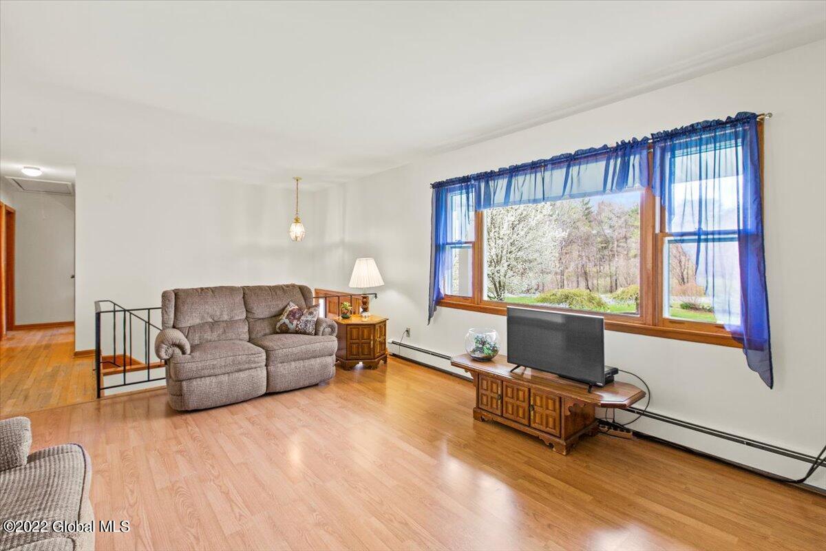 250 Beaver Road Schodack, NY 12123 - Photo 6 of 36 Large Living Room