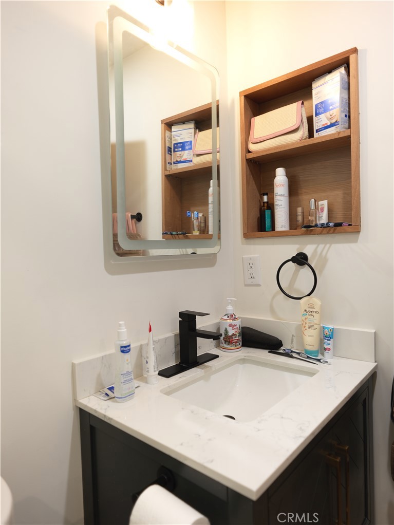 1670 Grass Valley Road Lake Arrowhead, CA 92352 - Photo 11 of 31 Bathroom2