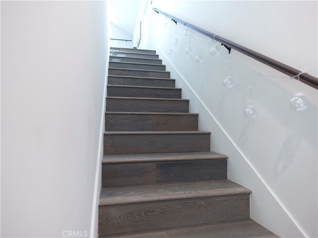 1670 Grass Valley Road Lake Arrowhead, CA 92352 - Photo 12 of 31 Stairway