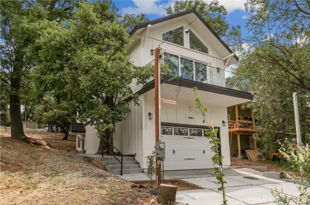 1670 Grass Valley Road Lake Arrowhead, CA 92352 - Photo 16 of 31 Front of Property