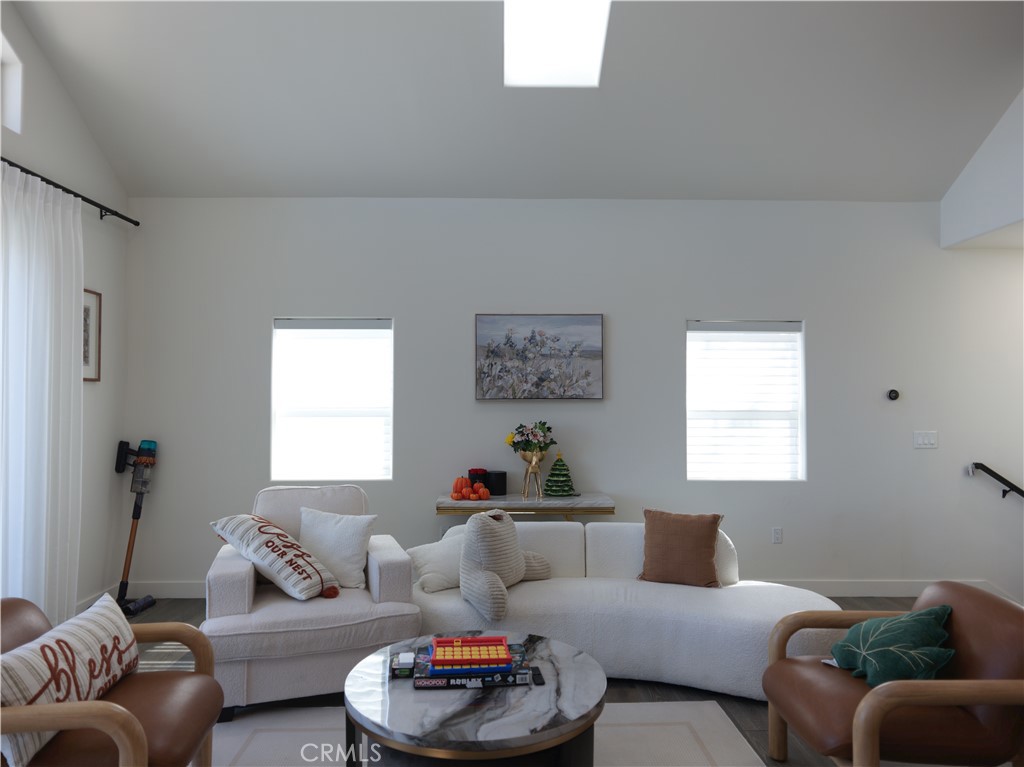 1670 Grass Valley Road Lake Arrowhead, CA 92352 - Photo 4 of 30 Living Room