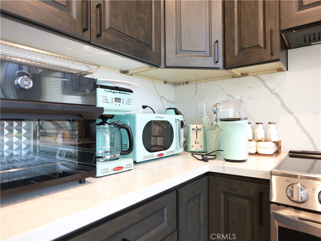 1670 Grass Valley Road Lake Arrowhead, CA 92352 - Photo 5 of 30 Brand new Appliances