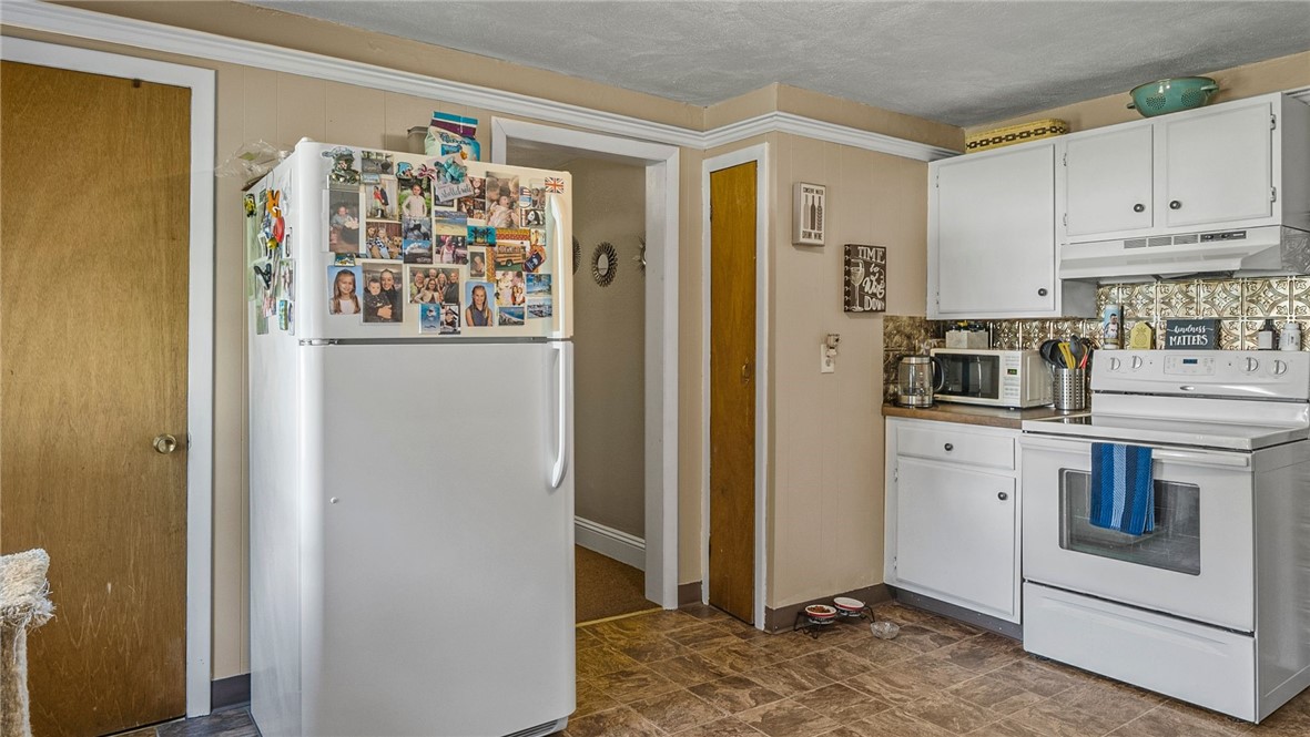 1021 Toll Gate Road Warwick, RI 02886 - Photo 8 of 23 Gallery Image 8