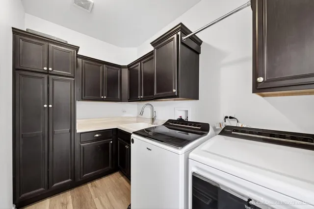 $390,000 | 1567 Galway Drive, Aurora, IL 60505