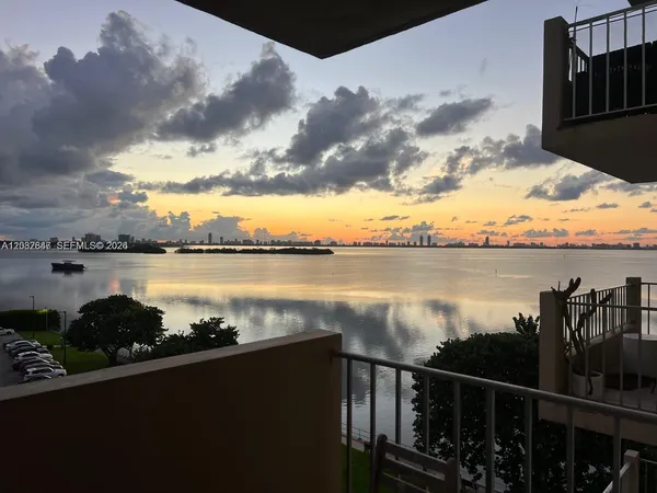 $329,900 | 880 Northeast 69th Street, Unit 6R, Miami, FL 33138