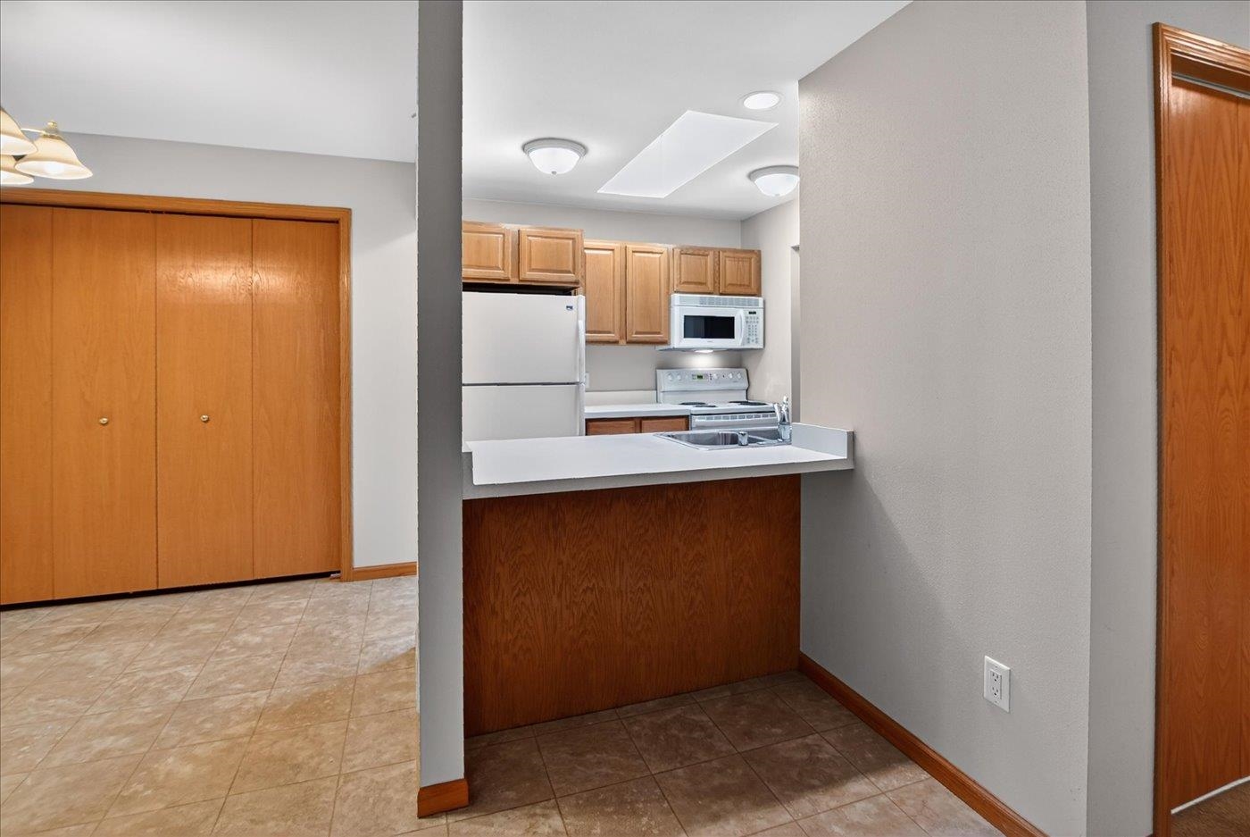 494 Cledell Street, Unit 4 Oregon, WI 53575 - Photo 8 of 49