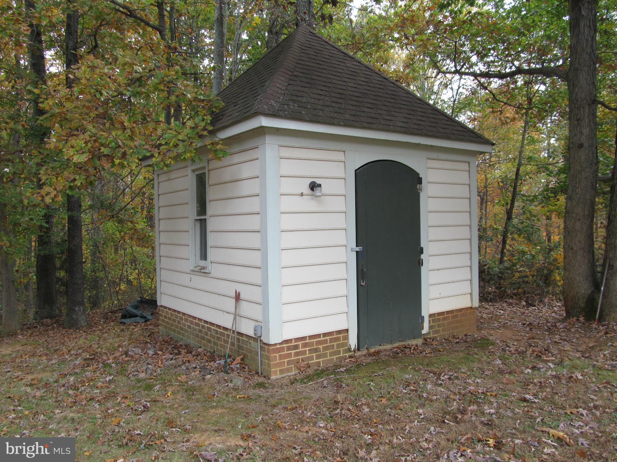 6355 Leeds Manor Road Marshall, VA 20115 - Photo 27 of 30 Exterior (Rear)