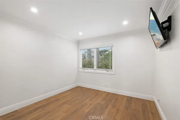 a view of a kitchen and dining room