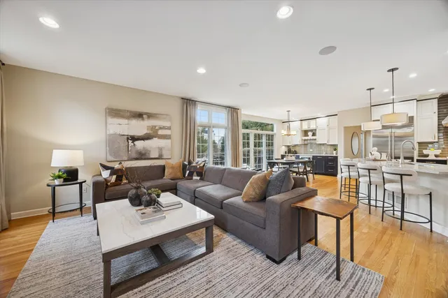 $1,399,000 | 15 Gilbert Avenue, Clarendon Hills, IL 60514