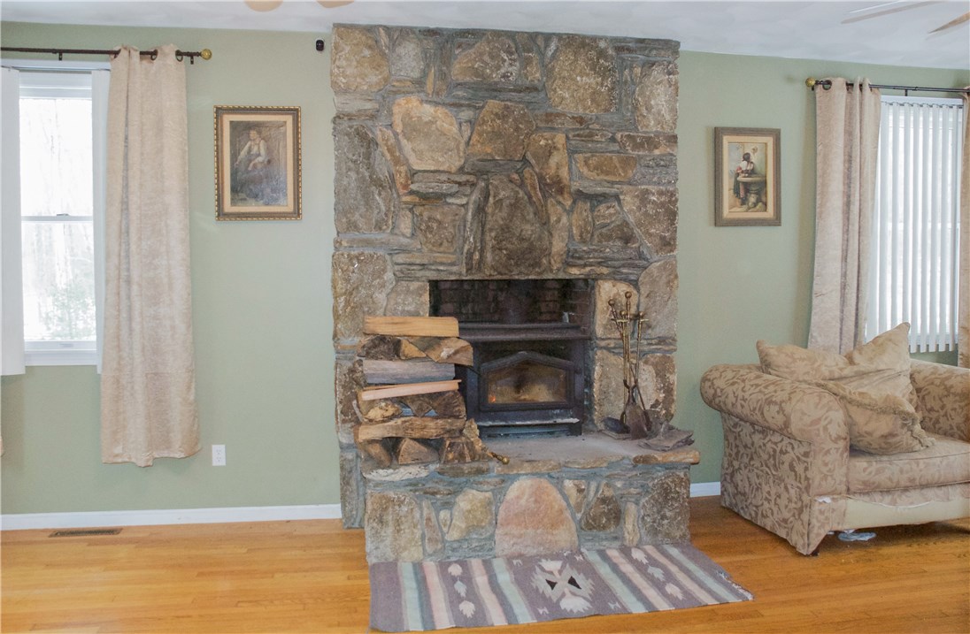 130 South Killingly Road Foster, RI 02825 - Photo 11 of 18 Living room