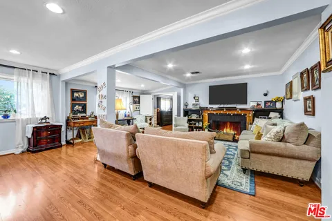 $1,195,000 | 10205 Fairgrove Avenue, Tujunga, CA 91042