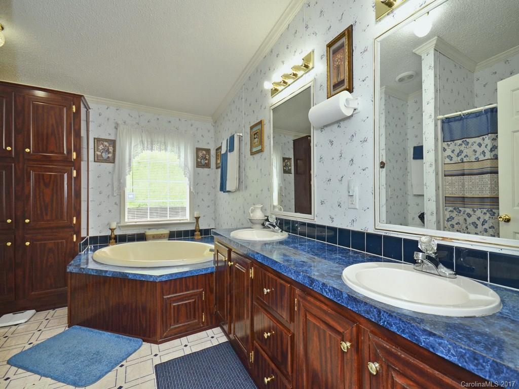 301 Golden Aster Road Swannanoa, NC 28778 - Photo 12 of 14 Gallery Image 12