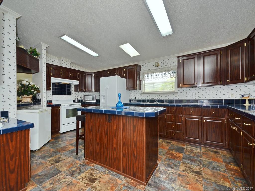 301 Golden Aster Road Swannanoa, NC 28778 - Photo 5 of 14 Gallery Image 5