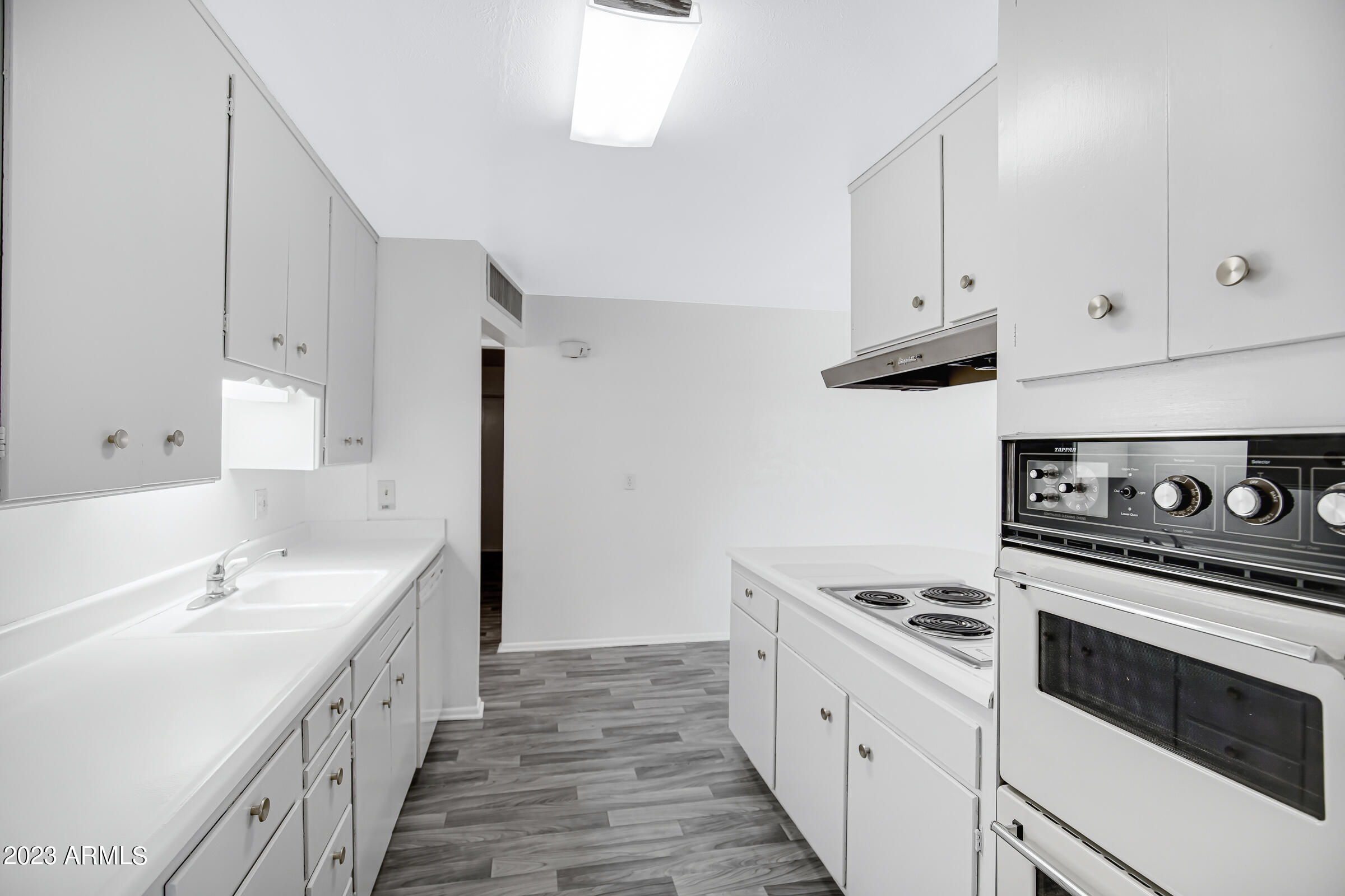 3202 West Cactus Road Phoenix, AZ 85029 - Photo 12 of 30 3202 W Cactus Rd-12