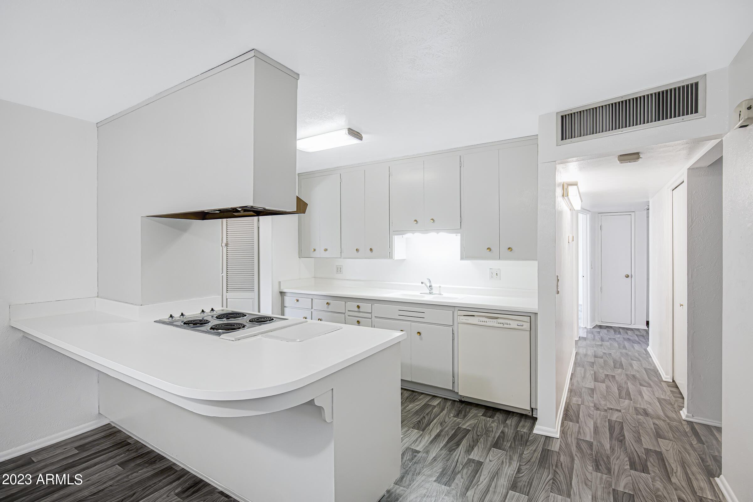 3202 West Cactus Road Phoenix, AZ 85029 - Photo 10 of 30 3202 W Cactus Rd-10