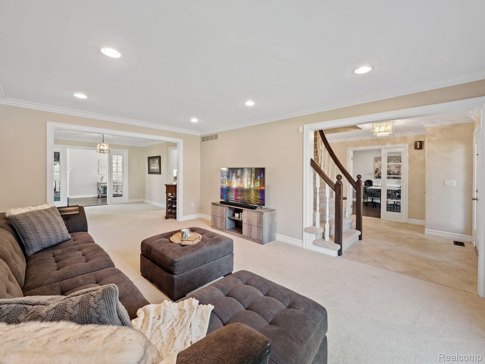31146 Country Ridge Circle Farmington, MI 48331 - Photo 9 of 31 Gallery Image 9