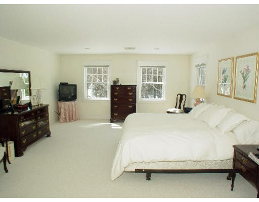 22 Spring Grove Road Andover, MA 01810 - Photo 11 of 12