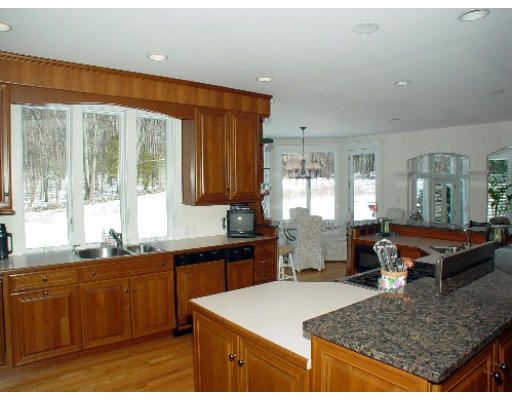 22 Spring Grove Road Andover, MA 01810 - Photo 7 of 12