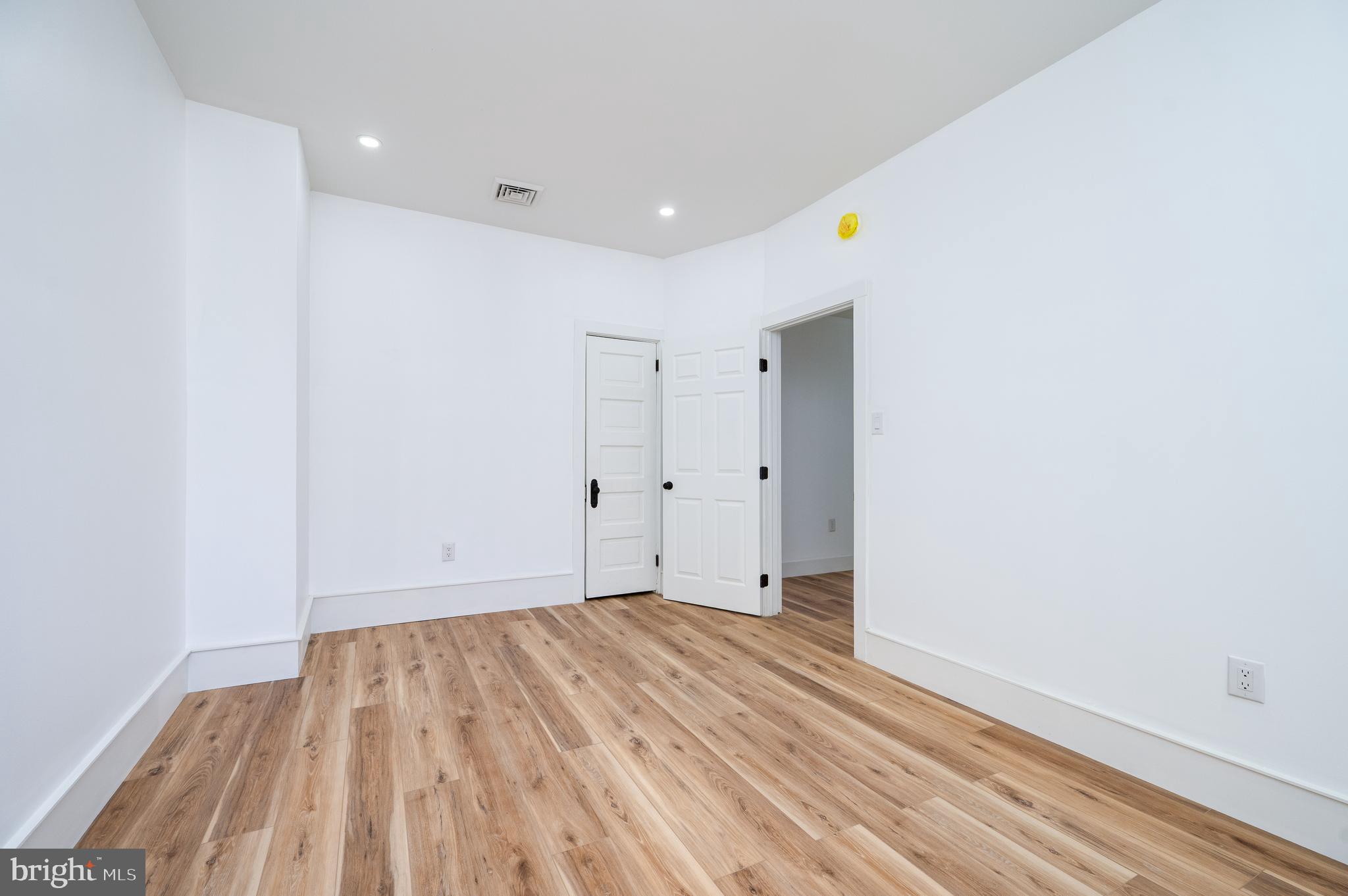 308 State Street Reading, PA 19607 - Photo 19 of 50 TALL CEILINGS ROOM
