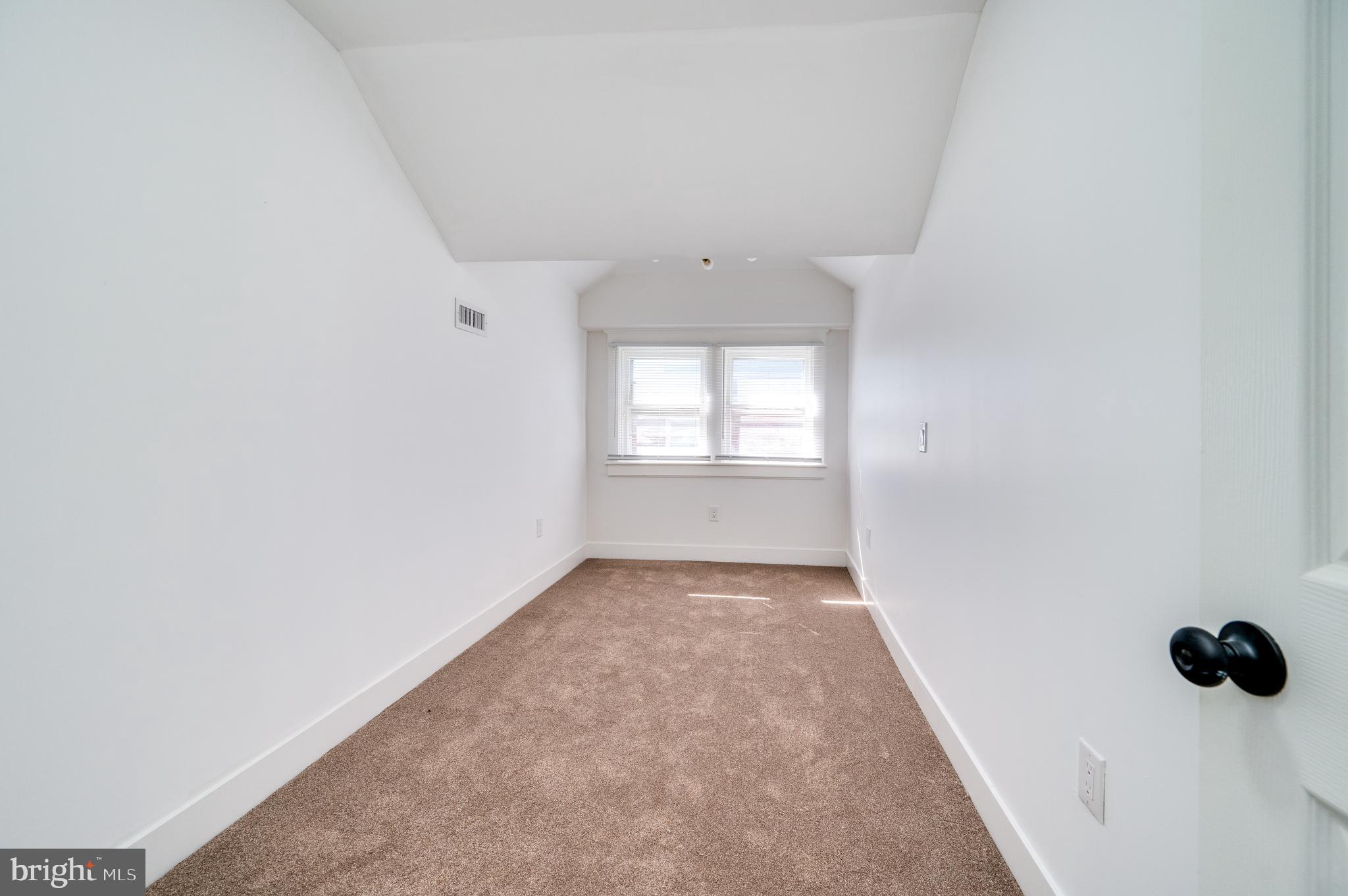 308 State Street Reading, PA 19607 - Photo 24 of 50 MIDDLE BEDROOM UPSTAIRS
