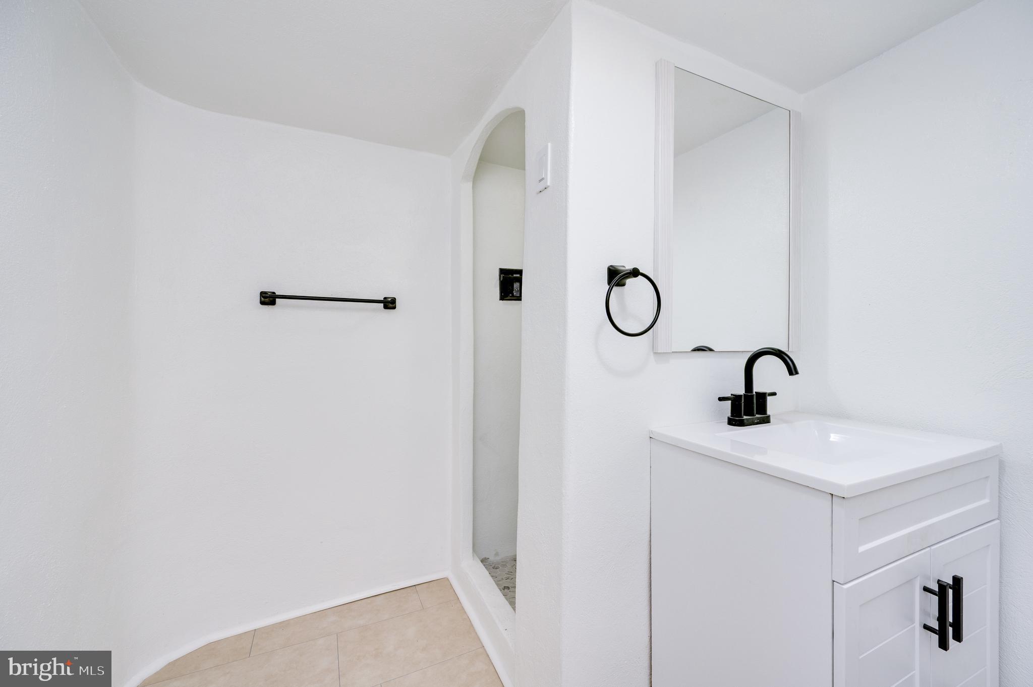 308 State Street Reading, PA 19607 - Photo 36 of 50 SHOWER