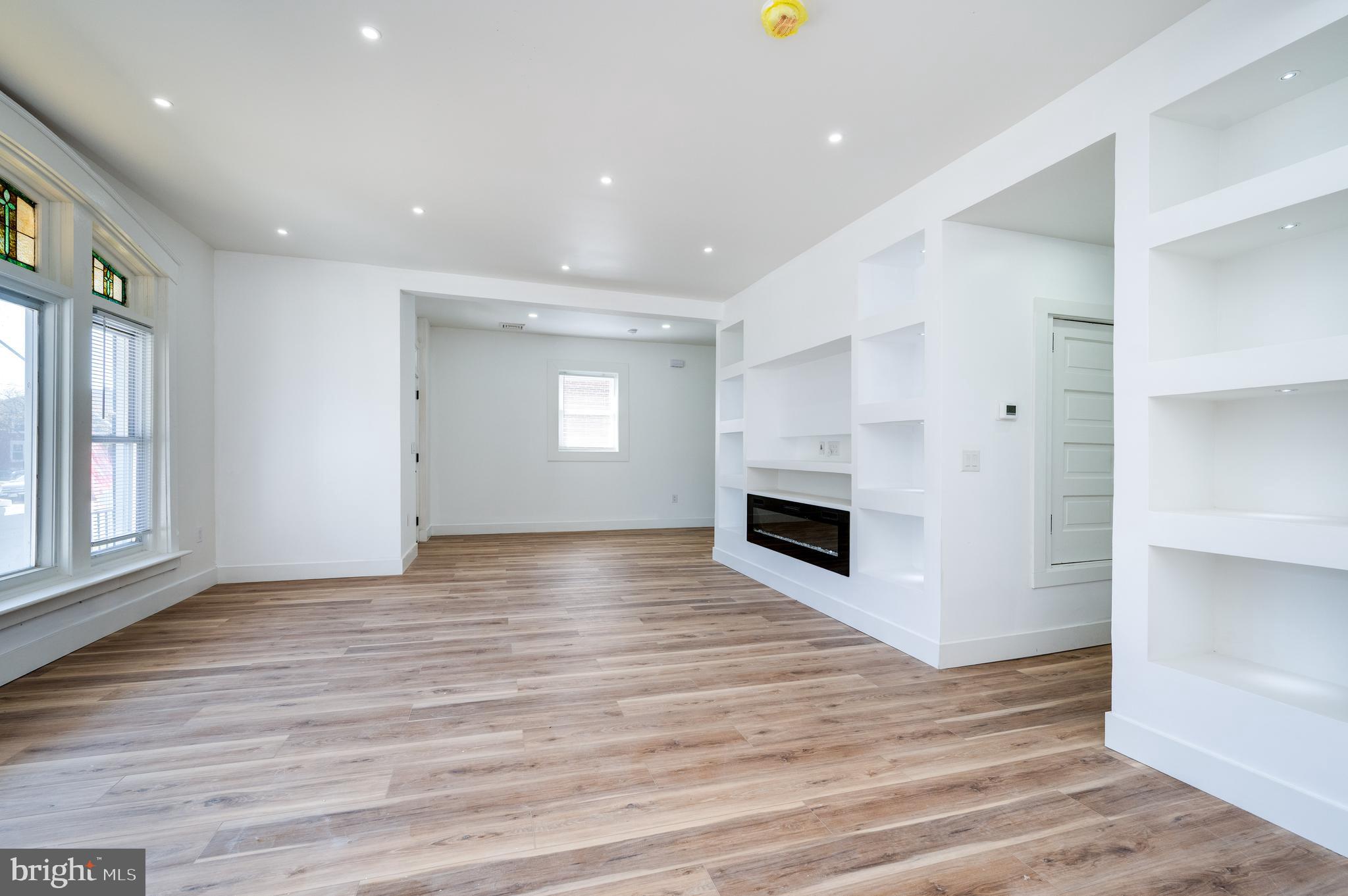 308 State Street Reading, PA 19607 - Photo 6 of 50 ELECTRIC FIREPLACE