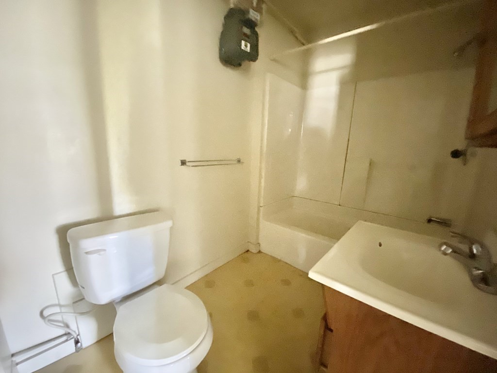 1370-1380 Worcester Street Springfield, MA 01151 - Photo 8 of 42 Gallery Image 8