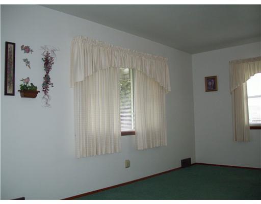 114 Messmore Road McClellandtown, PA 15458 - Photo 5 of 11 Living Room.