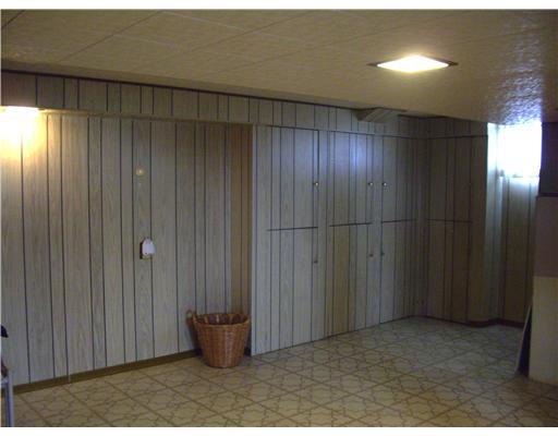 114 Messmore Road McClellandtown, PA 15458 - Photo 10 of 11 Family Room.