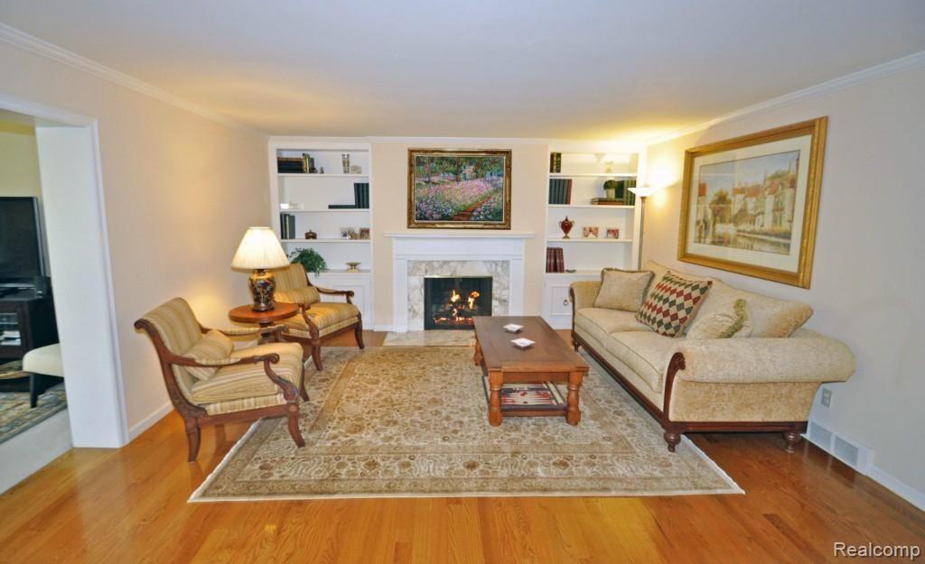 552 Washington Road Grosse Pointe, MI 48230 - Photo 10 of 30 4.jpg