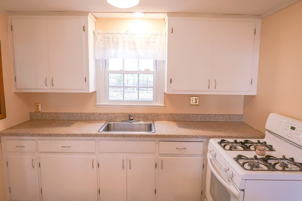 107 Donbray Road Springfield, MA 01119 - Photo 11 of 34