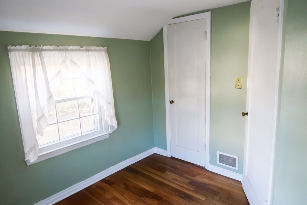 107 Donbray Road Springfield, MA 01119 - Photo 20 of 34