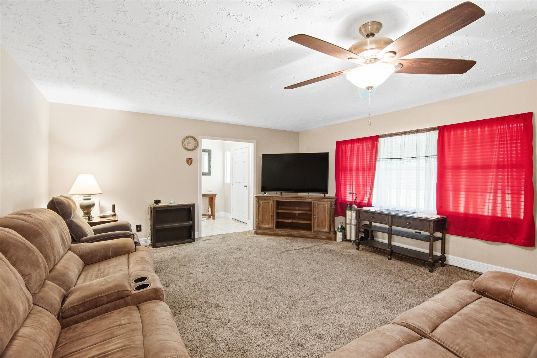 411 County Road 2298 Cleveland, TX 77327 - Photo 8 of 47 a living room with furniture and a flat screen tv
