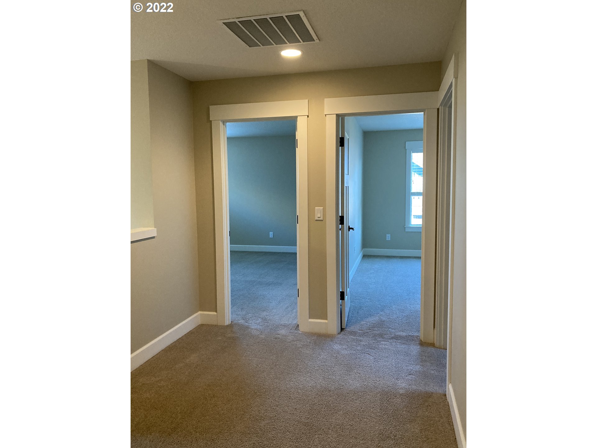 1201 South Quail Run Place Ridgefield, WA 98642 - Photo 14 of 27 a view of a hallway with closet