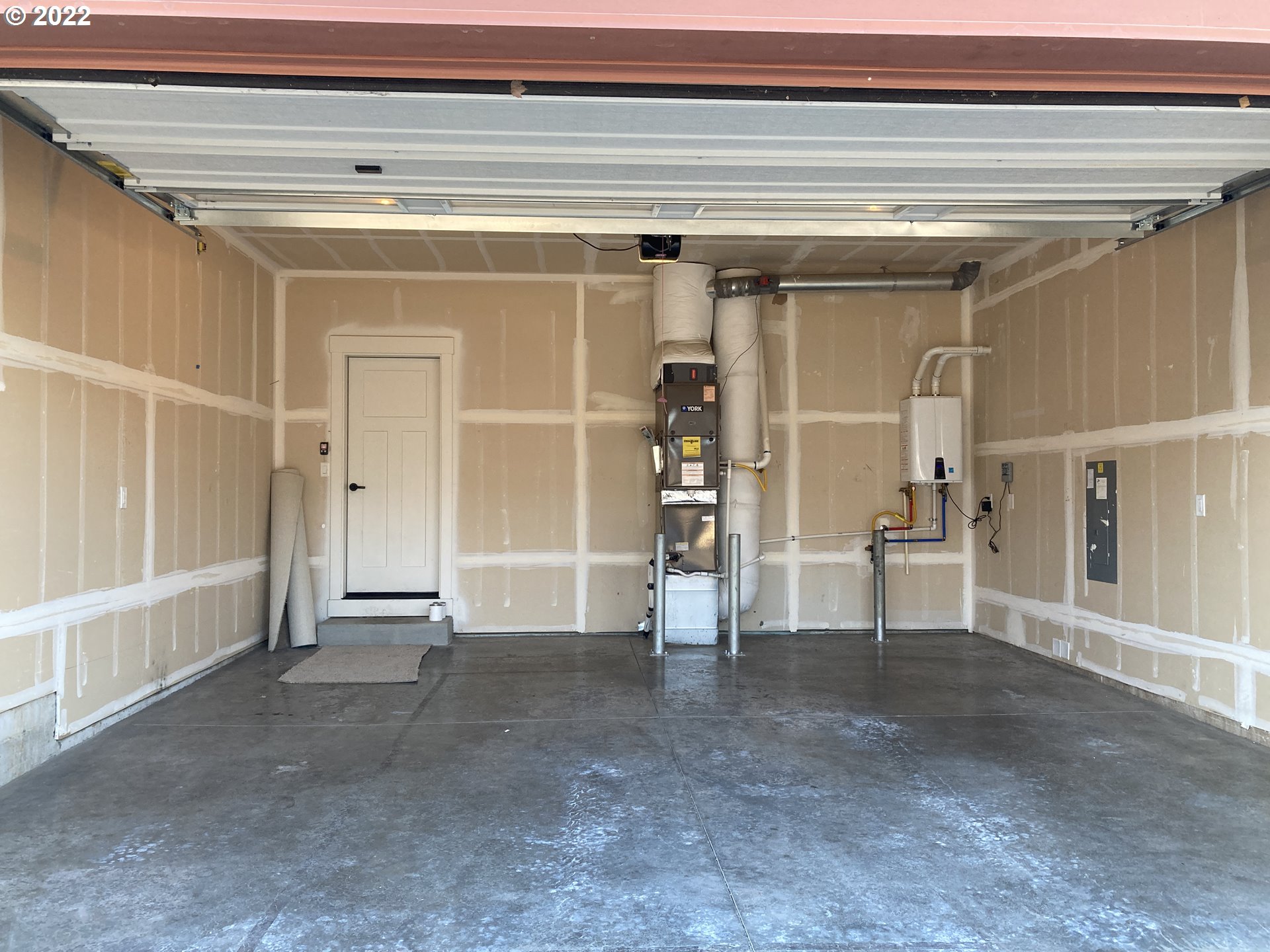 1201 South Quail Run Place Ridgefield, WA 98642 - Photo 2 of 27 a view of empty room
