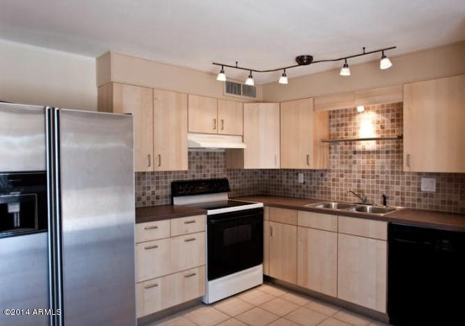 1535 West Thunderbird Road Phoenix, AZ 85023 - Photo 11 of 14 kitchen