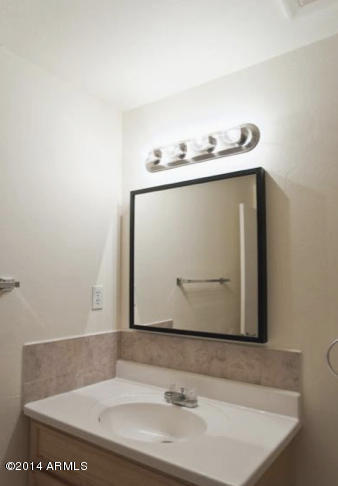 1535 West Thunderbird Road Phoenix, AZ 85023 - Photo 10 of 14 hall bath 2
