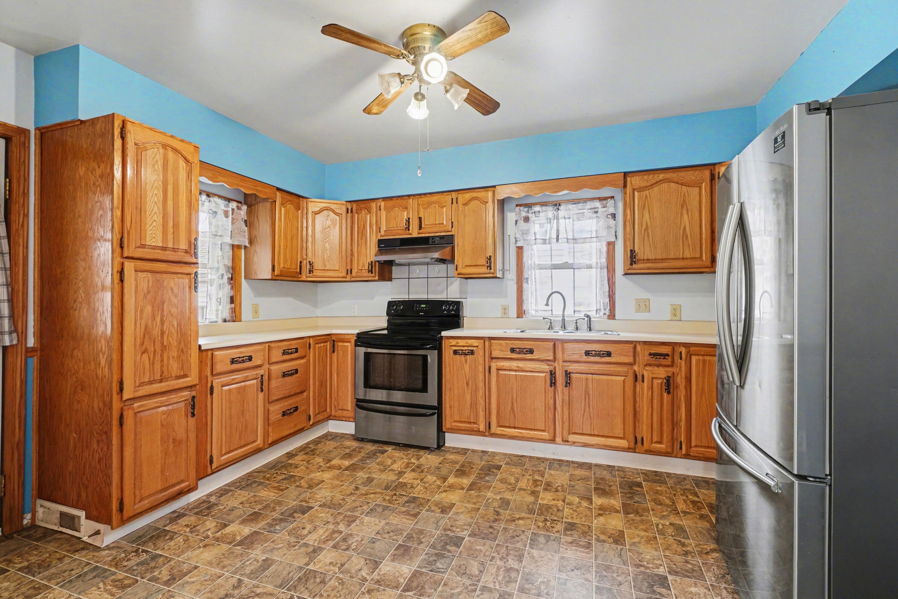 58 Sherman Street Coldwater, MI 49036 - Photo 3 of 21 007_file_1696