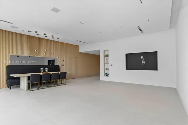 $26,000 | 1661 Daytonia Road, Miami Beach, FL 33141