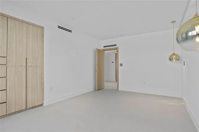 $26,000 | 1661 Daytonia Road, Miami Beach, FL 33141