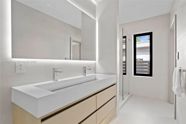 $26,000 | 1661 Daytonia Road, Miami Beach, FL 33141