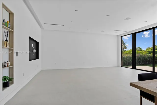 $26,000 | 1661 Daytonia Road, Miami Beach, FL 33141