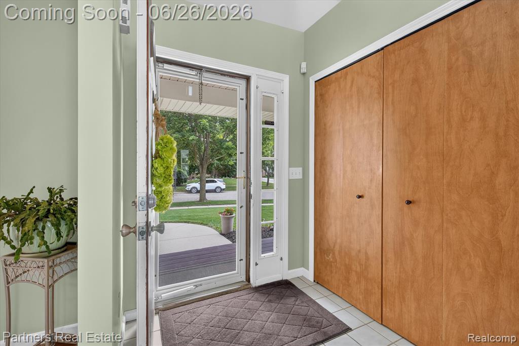 627 West Caledonia Street Howell, MI 48843 - Photo 6 of 66
