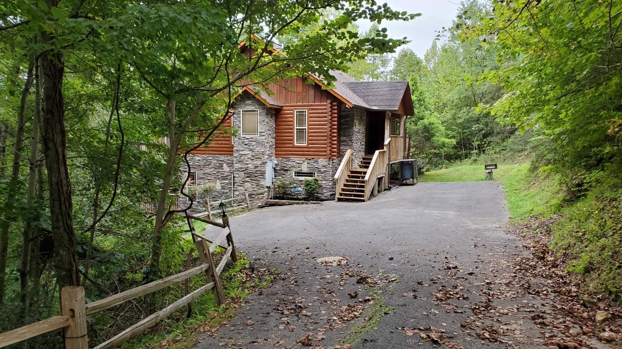5270 Riversong Way Sevierville, TN 37876 - Photo 2 of 33 Gallery Image 2