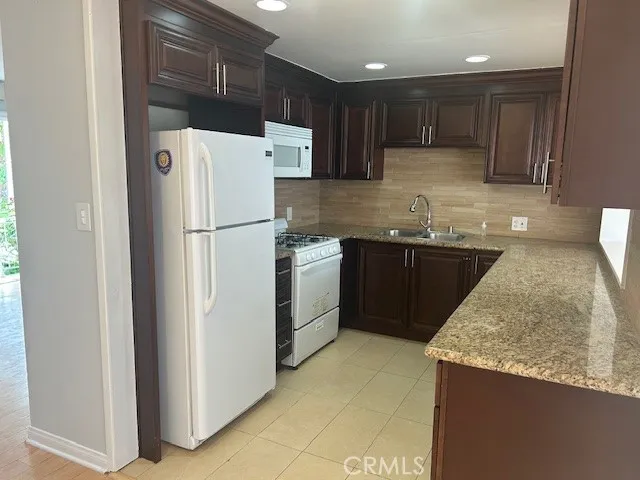 $3,995 | 17430 Martha Street, Encino, CA 91316