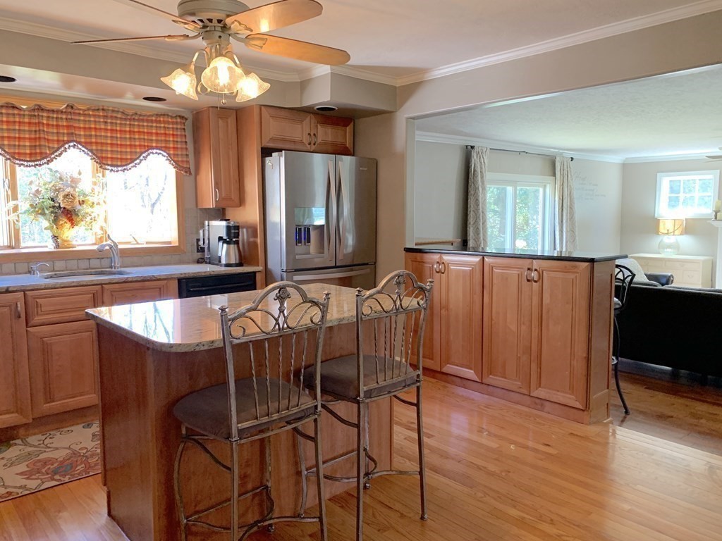 65 Viscount Road Longmeadow, MA 01106 - Photo 6 of 37